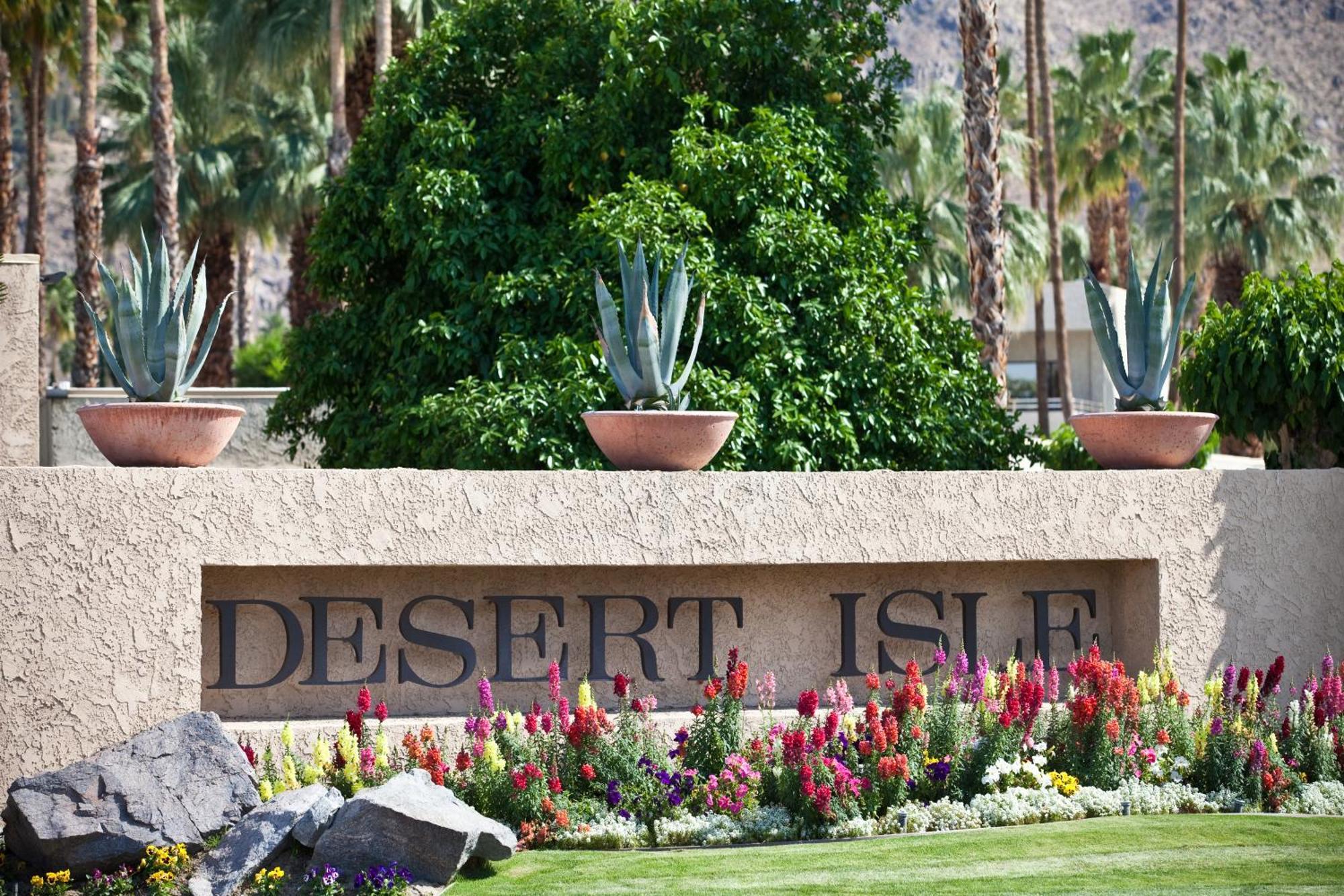 Desert Isle Resort Palm Springs Exterior photo